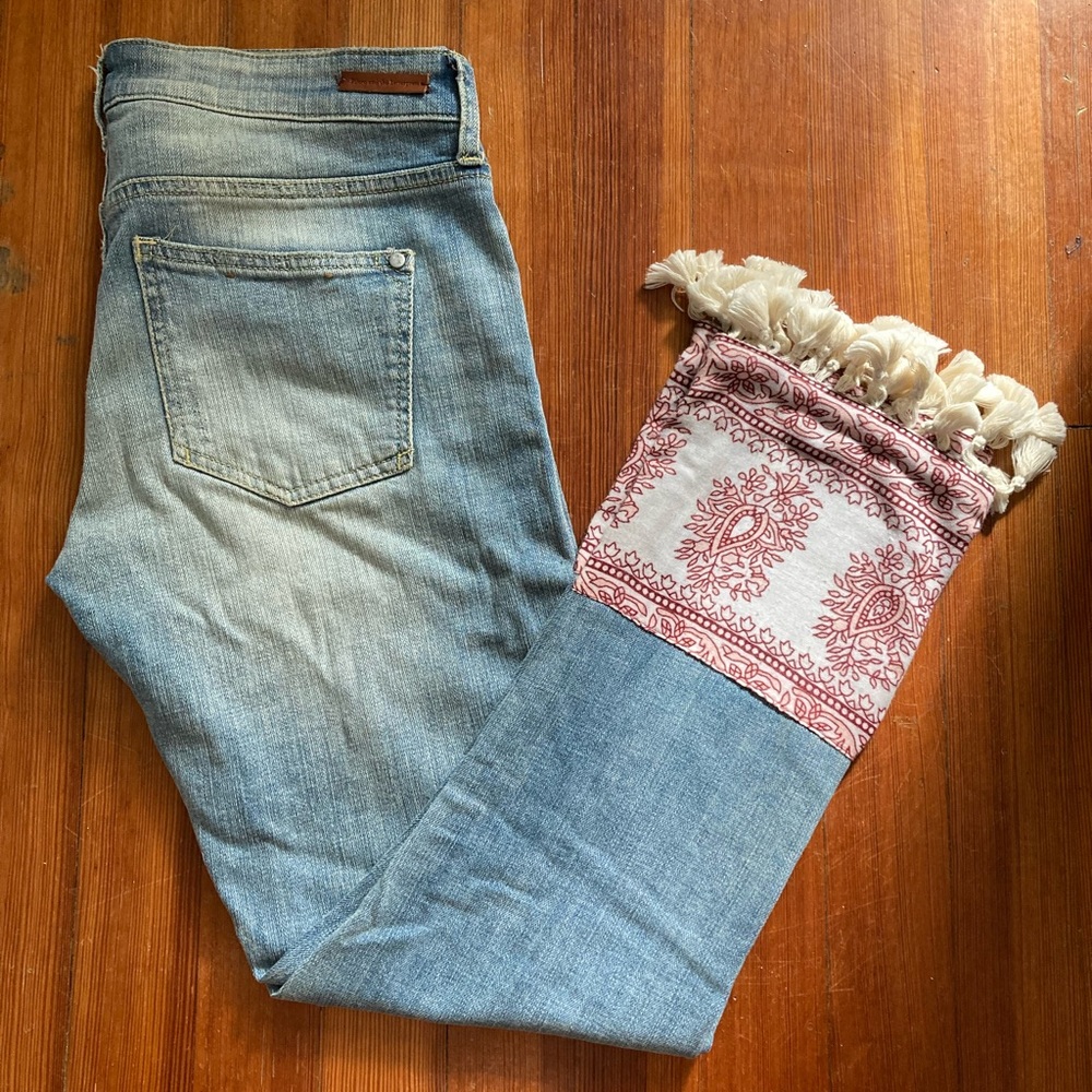 Pilcro Hyphen Cropped Jeans with Tassels. Size 26